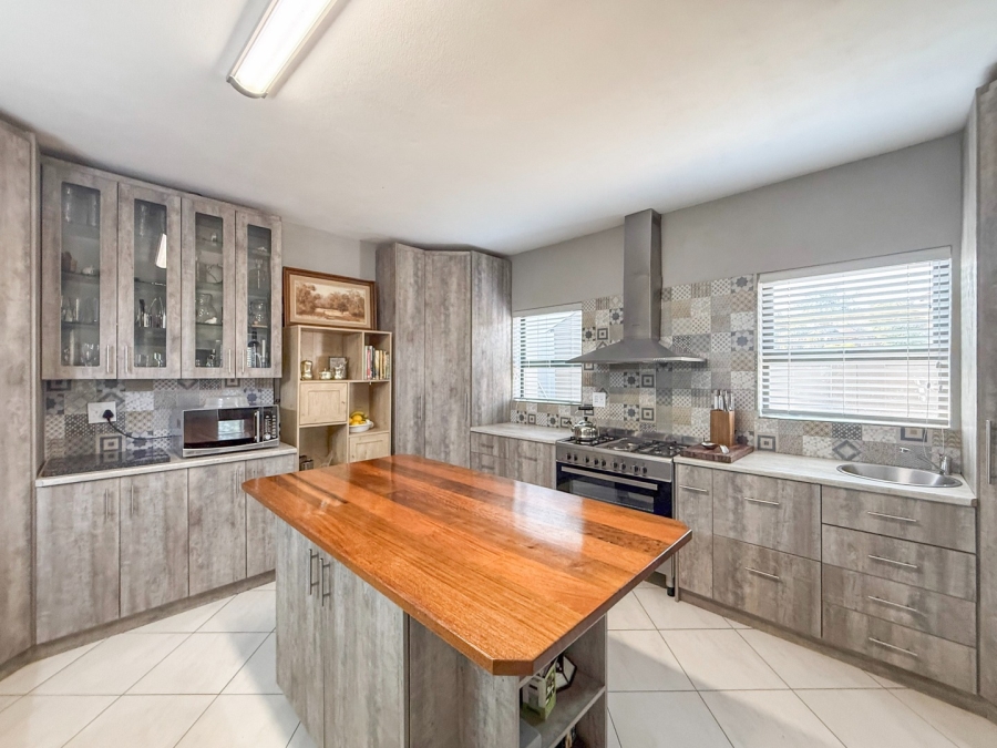 7 Bedroom Property for Sale in Melodie North West